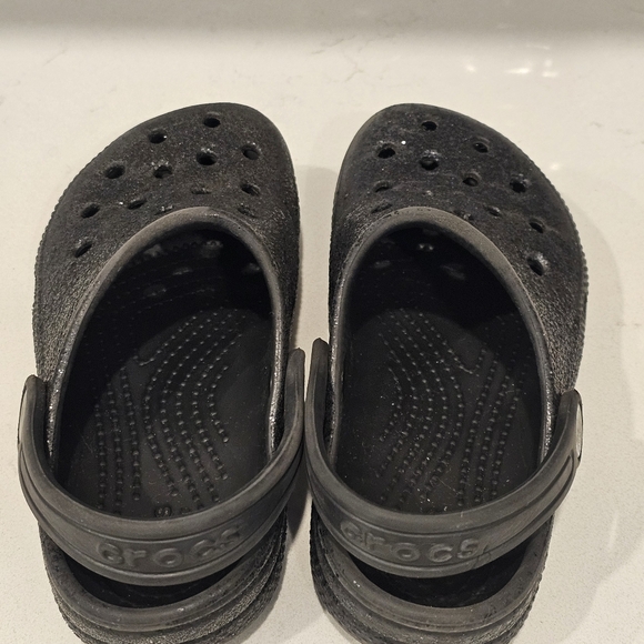 Crocs Kids classic black glitter clog - size 11 - Picture 3 of 6